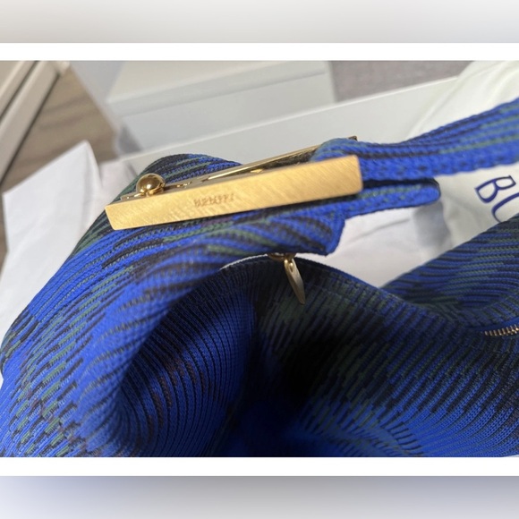 Burberry Medium Duffle Bag Handbag Knit knight color authentic luxe blue gold - Picture 16 of 16